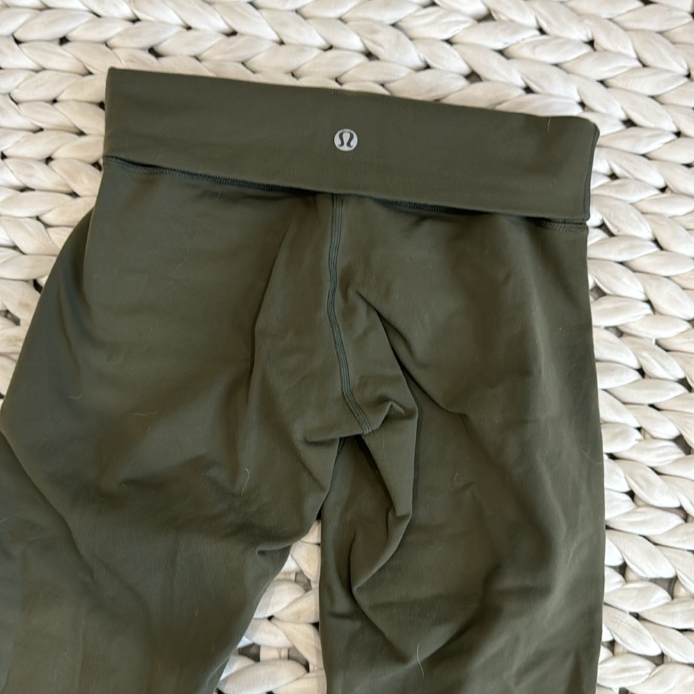 Lululemon Wunder Under Capris. Size 4 - image 4